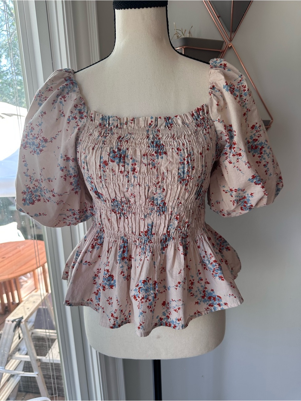 ViVI Studio Pink Beige Floral Smocked Peplum Top Blouse Shirt Puff Sleeves Med